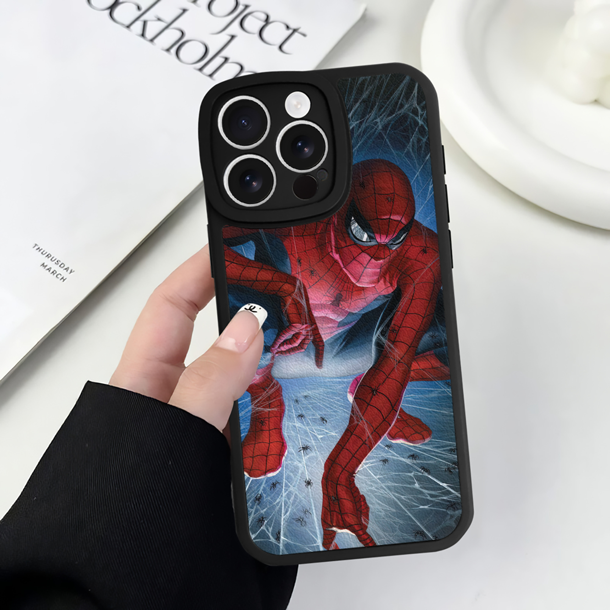 （画像用） Spider Man スパイダーマン 【iPhone 16シリーズ対応】シリコンスマホケース（レザー調） 材質：シリコン